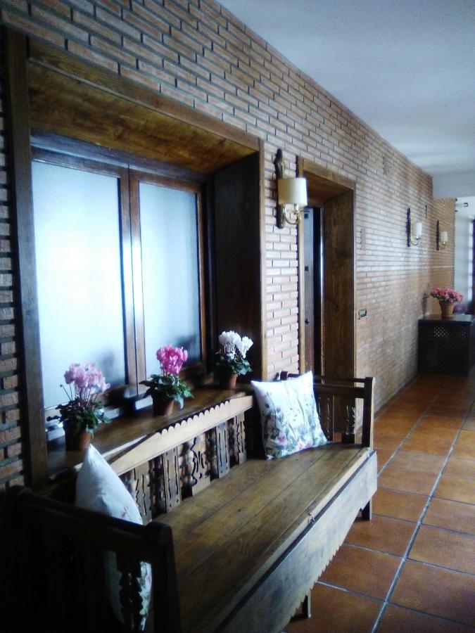 Hostal Restaurante Pacos Herrera del Duque Buitenkant foto
