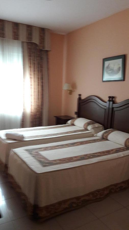 Hostal Restaurante Pacos Herrera del Duque Buitenkant foto