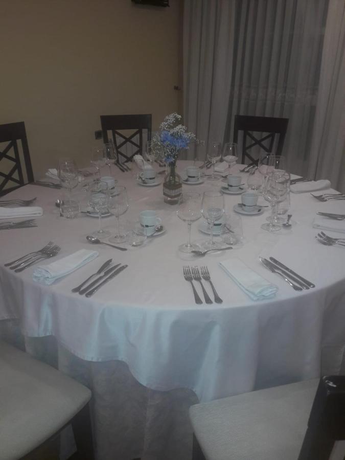 Hostal Restaurante Pacos Herrera del Duque Buitenkant foto